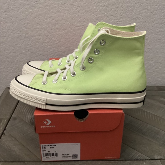 Converse Gender Inclusive Chuck Taylor® All Star® 70 High Top Sneaker - Picture 2 of 11
